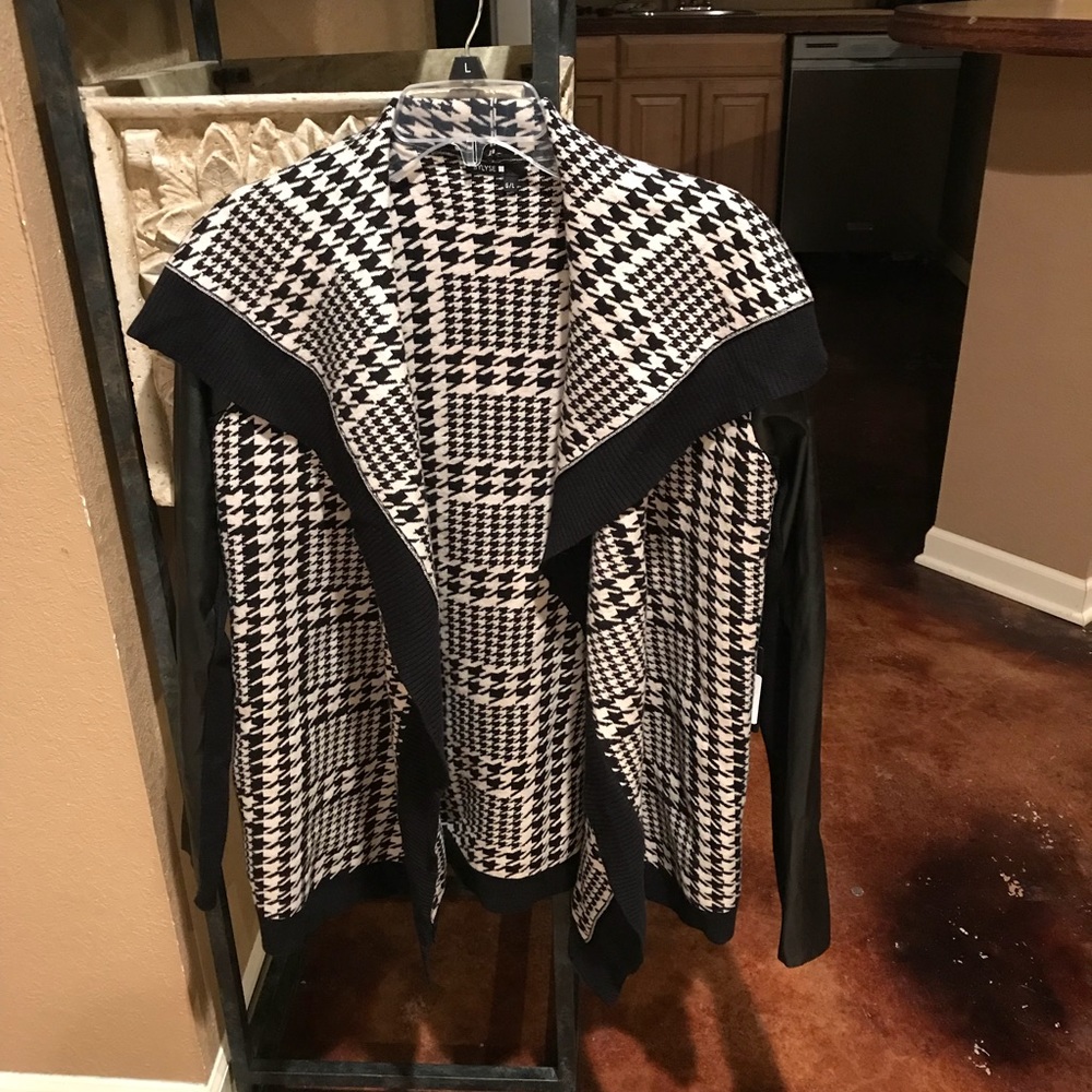 NWT Bylyse Sweater Size